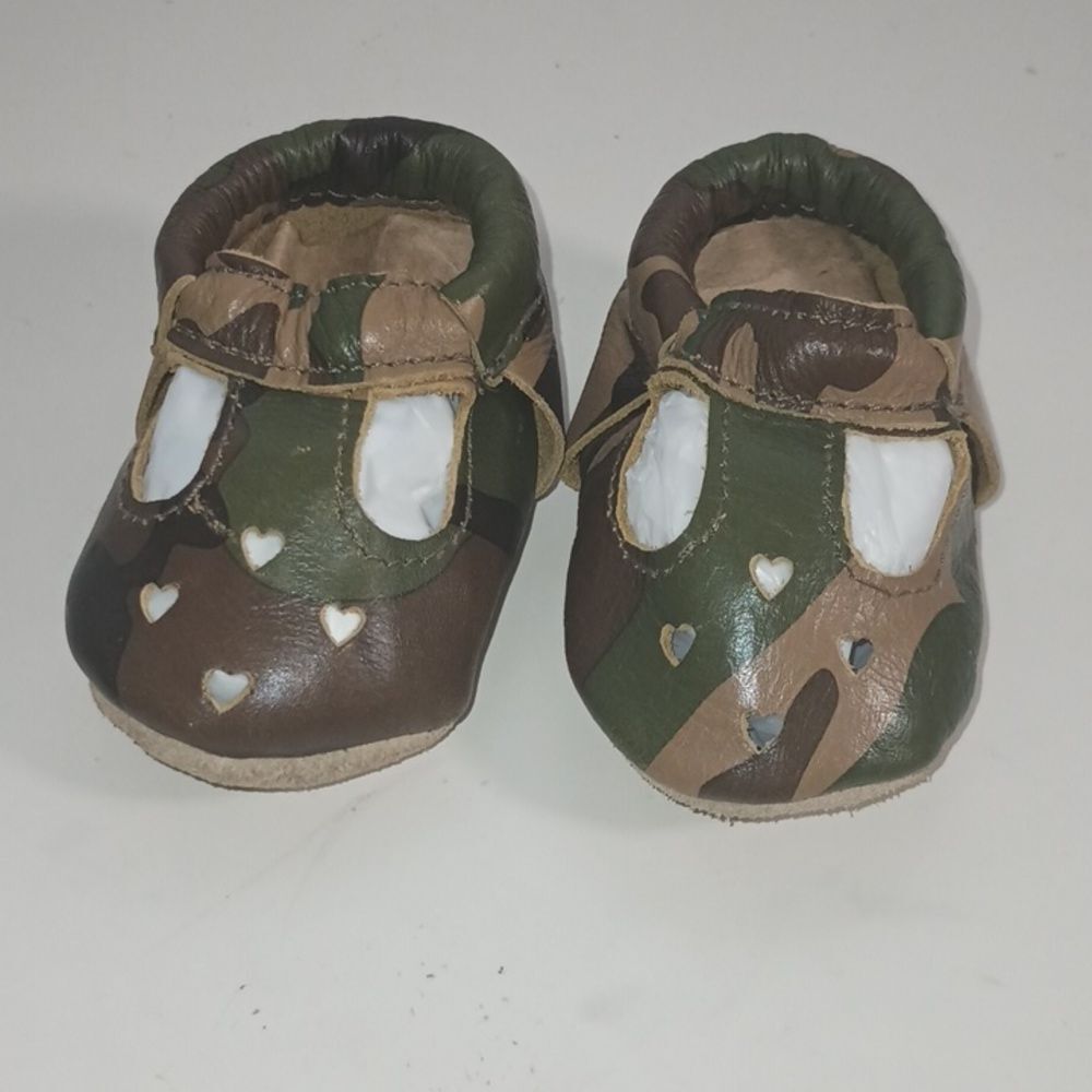 BirdRock Baby Leather Camo Mary Jane Soft Shoes size 2